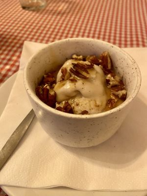 Pecan/maple ice-cream: tasty  at Trevi's in Amsterdam