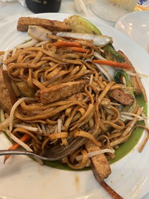 Lo mein noodles with chicken   at Mamak Vegan Kitchen in Chamblee