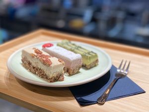 Organic No Bake Cake Bars at Vegan Bamboo Bar at Market 27 in Amsterdam