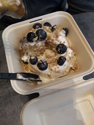 The Blueberry Pie 😍 at Cinnaholic in San Antonio