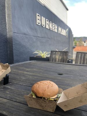 Atmosphere  at Burger Plant in Dunedin