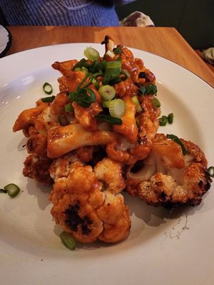 Buffalo cauliflower wings at Pearl's in Lexington