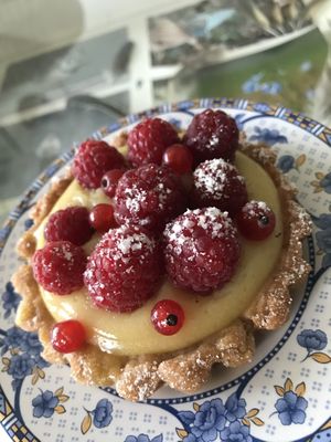 Raspberry tartlet at L'Insouciance in Wavre