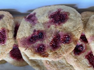 Cookies framboises  at L'Insouciance in Wavre