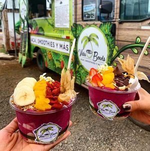 Smoothie bowls at Vida Bowls in Huacas