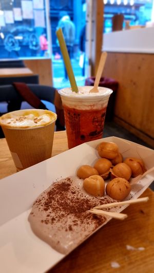 Drinks and waffles at NUTTEA - Soho in London