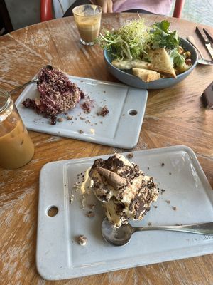 Coco Anjelo Mixed Berries and Cookies&Cream  at FACTORY GIRL Restaurant in Berlin