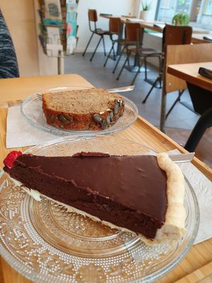 bananabread and chocolate pie at Postbar in Bruges