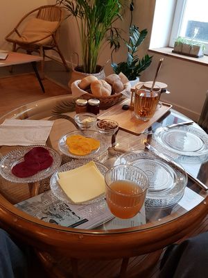 Great vegan breakfast and very friendly staff at Postbar in Bruges