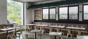 宽阔的空间 at LN Fortunate Coffee in 