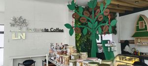 各种美食小吃 at LN Fortunate Coffee in 