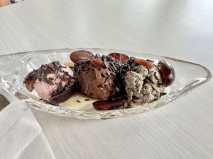 Vegan banana split  at LN Fortunate Coffee in 