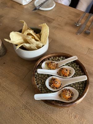 Amuse wortel, quinoa, wasabi Mayo & dip met dukkah en papadum at Kale & de Bril in Goes