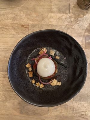 Tomaat, gekarameliseerde ui, croutons en schuim van tomaat at Kale & de Bril in Goes