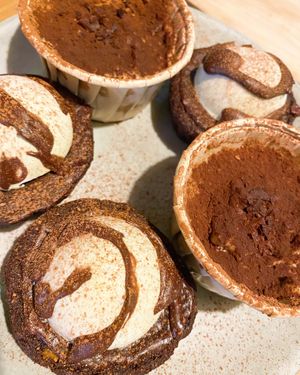 Tiramisu and pistacio+Cacau brownie at O Jardim da Jujé in Lisbon