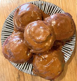 Cinnamon rolls at O Jardim da Jujé in Lisbon