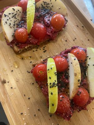 Beetroot hummus toast  at O Jardim da Jujé in Lisbon