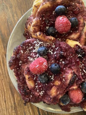 Rolls w/ red fruits  at O Jardim da Jujé in Lisbon