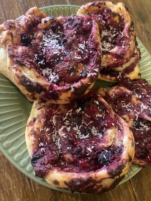 Red fruits roll  at O Jardim da Jujé in Lisbon