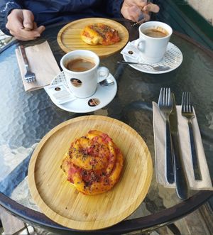 Pizza rolls at O Jardim da Jujé in Lisbon