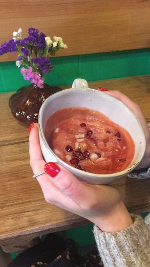 Pink latte at O Jardim da Jujé in Lisbon