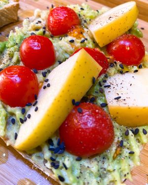 Avocado toast at O Jardim da Jujé in Lisbon