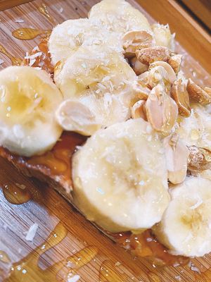 Banana & peanut toast at O Jardim da Jujé in Lisbon