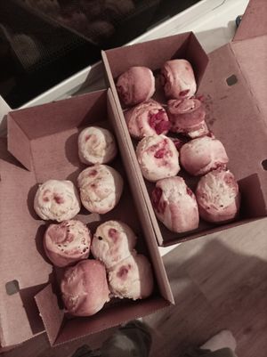 Pizzabrötchen veganer Käse + vegane Salami at Domino's Pizza - Stresemannstr in Hamburg