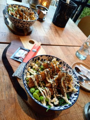 Pokebowl Crispy Chicken at Vrijthof 16 Bar in Hilvarenbeek