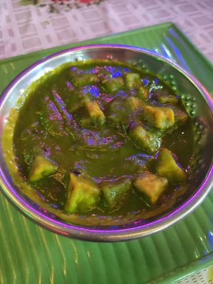 Espinacas y tofu at Datta Banana Leaf Restaurant and Bungalow in Don Det