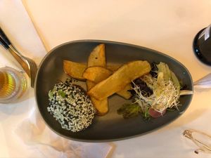 Hamburguesa de aduki  at The Avocado Company in Buenos Aires