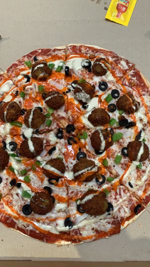 Pizza falafel at Goji in Saltillo