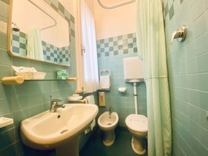 Bathroom. at Hotel Villa Grazia in Cesenatico