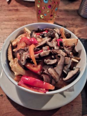 Vegan poutine shitake, it was very good 😜 at The Moose in Paris