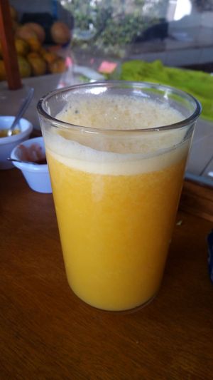 Jugo de naranja at El Manantial in Uruapan