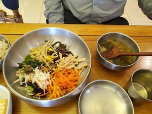 Bibimbap before mixing at Puleunsolmalg Eunhyang 푸른솔맑은향 in Jeju