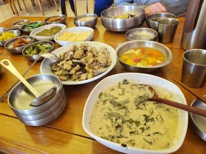 Perilla seed soup with green tea sujebi at Puleunsolmalg Eunhyang 푸른솔맑은향 in Jeju
