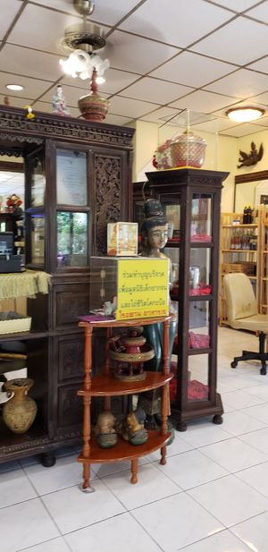 Shop at Pinanong in Bangkok