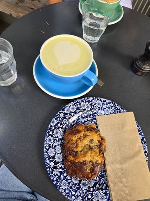 Chocolate Cookie & Matcha Latte at Kafi Freud in Zurich