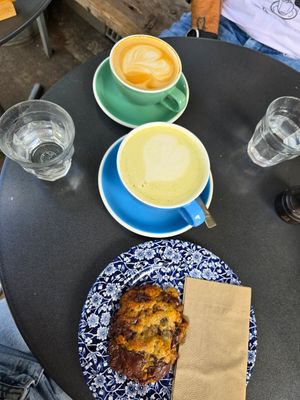 Chocolate Cookie, Matcha Latta & Cappuccino at Kafi Freud in Zurich