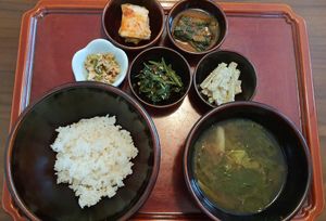 Course SEON (August 2022) - 3rd course: barley rice, soy bean paste soup and side dishes at Balwoo Gongyang - 발우공양 in Seoul
