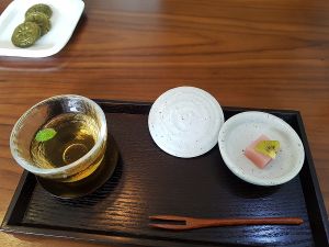 Dessert:
Fruit jelly, peppermint tea and mugwort rice cakes 쑥절편
(Spring 2018) at Balwoo Gongyang - 발우공양 in Seoul