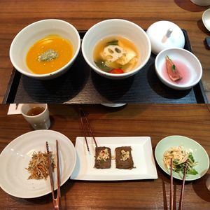 Starter courses at Balwoo Gongyang - 발우공양 in Seoul