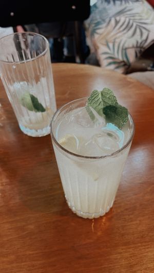 ‘Holy Ginger’ refreshing drink 💛🍋 #Veganuary at Mother Vegan Bistro in Athens