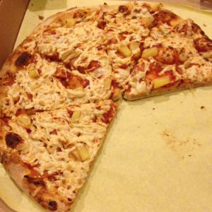 Hawaii  at Cruzer Pizza in Los Angeles