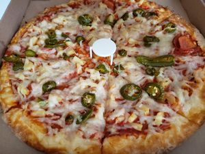 Hawaiian + jalapeno at Cruzer Pizza in Los Angeles