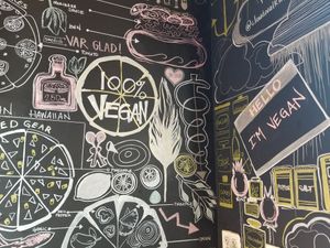  at Cruzer Pizza in Los Angeles