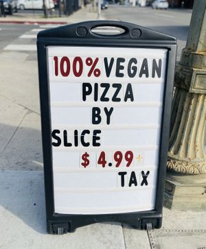 💯  #Veganuary at Cruzer Pizza in Los Angeles