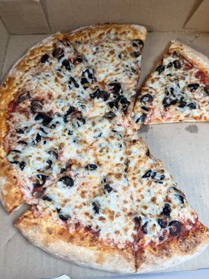 Size Medium- regular crust:  black olives   at Cruzer Pizza in Los Angeles