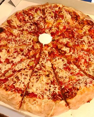 Hawaiian Pizza at Cruzer Pizza in Los Angeles